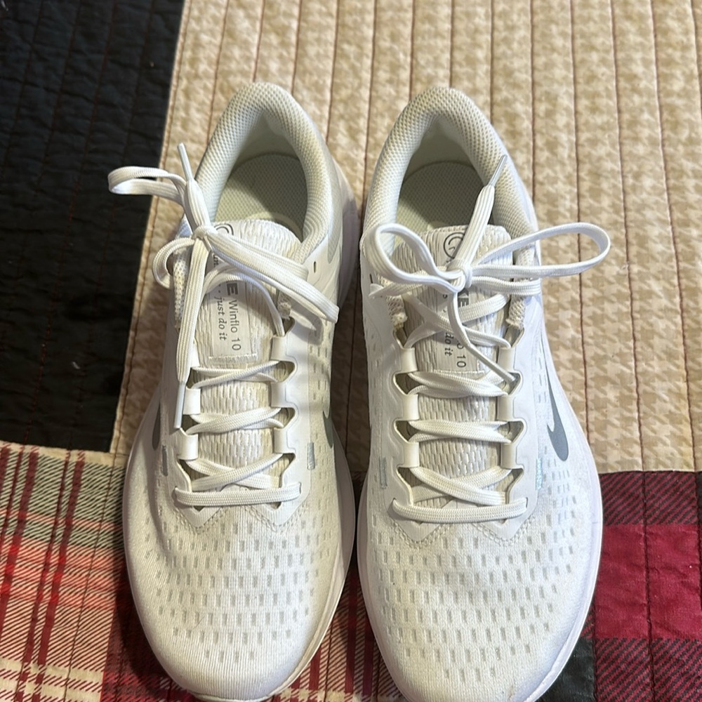 Nike Winflo 10 size 8